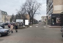 45 А вул. Байди Вишневецького навпроти міської ради СКРОЛЛ