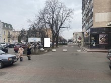 45 А вул. Байди Вишневецького навпроти міської ради СКРОЛЛ